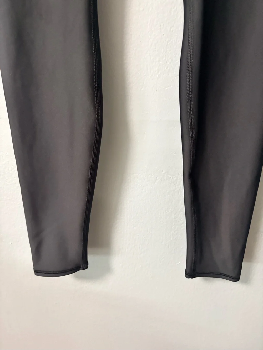 ALO High-Waist Airlift Legging in Black. Size Small